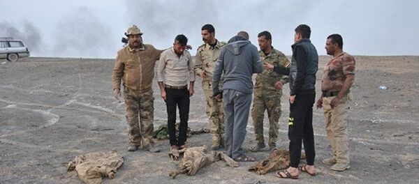 Vala comum encontrada no sul de Mossul - Sputnik Brasil