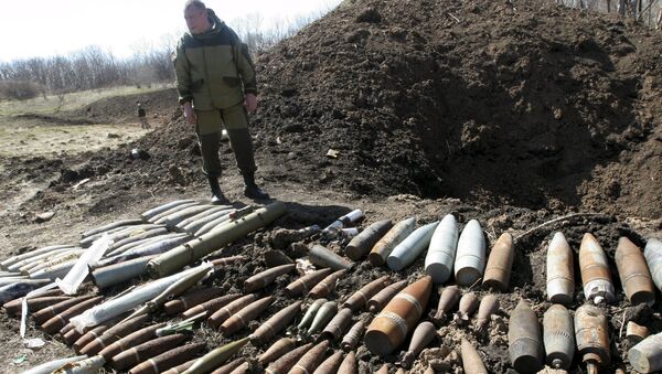 Bombas não detonadas do exército ucraniano nos subúrbios de Donetsk - Sputnik Brasil