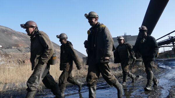 Operários de mina na cidade de Makeevka, Donbass - Sputnik Brasil