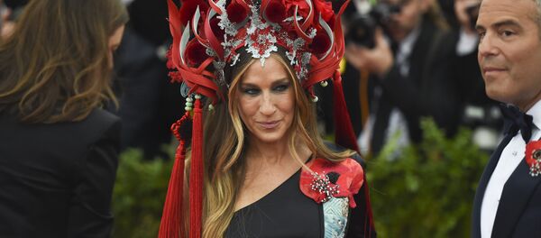 Sarah Jessica Parker chega ao benefício da gala do Instituto do Traje no Museu Metropolitano de Arte, 5 de maio de 2015 em New York - Sputnik Brasil