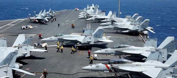 Porta-aviões norte-americano USS Carl Vinson durante patrulha no mar do Sul da China, 3 de março de 2017 Porta-aviões norte-americano USS Carl Vinson durante patrulha no mar do Sul da China, 3 de março de 2017 - Sputnik Brasil