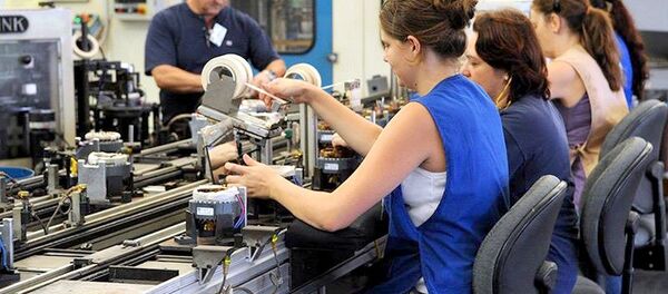 Estudo do Ipea observou que a proporção de famílias chefiadas por mulheres chegou a 40% em 2015 - Sputnik Brasil