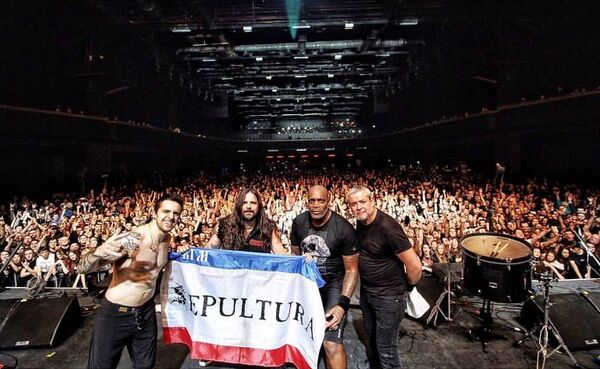 A banda Sepultura dando seu último show da turnê europeia em Moscou, em 7 de março, na arena Stadium Live - Sputnik Brasil
