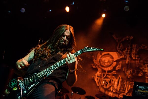 Andreas Kisser, guitarrista do Sepultura, durante o show em Moscou, em 7 de março de 2017 - Sputnik Brasil