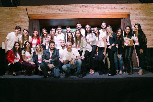 Essa é a Equipe do Guia de Motéis, mostrando que o trabalho é de verdade Essa é a Equipe do Guia de Motéis, mostrando que o trabalho é de verdade - Sputnik Brasil