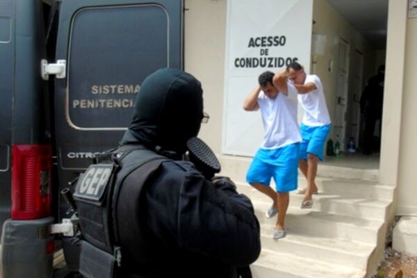 Após rebelião, líderes do Primeiro Comando da Capital (PCC) de Natal (RN) são transferidos para penitenciária federal - Sputnik Brasil