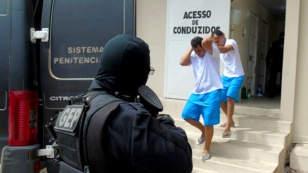 Após rebelião Líderes da facção do PCC de Natal são transferidos para penitenciária federal - Sputnik Brasil