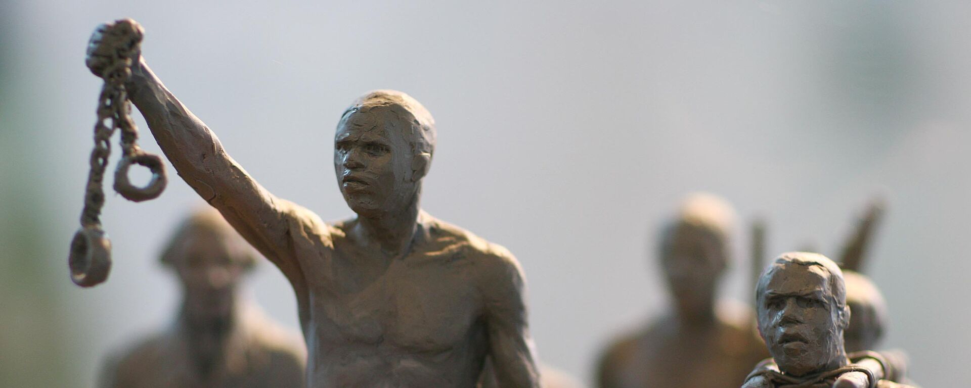 Maquete exposta no Hyde Park, em Londres, Reino Unido, representa africanos escravizados cujas vidas foram perdidas durante o tráfico negreiro - Sputnik Brasil, 1920, 03.05.2024