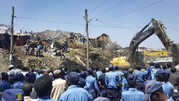 Aterro de Koshe, onde o deslizamento de uma montanha de lixo matou pelo menos 46 pessoas na periferia da capital da Etiópia - Sputnik Brasil