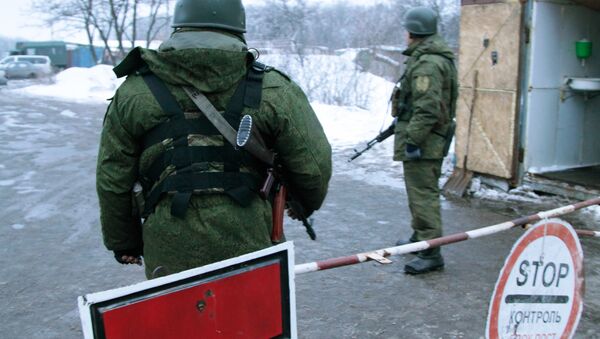 Posto de controle entre Ucrânia e Donbass (foto de arquivo) - Sputnik Brasil