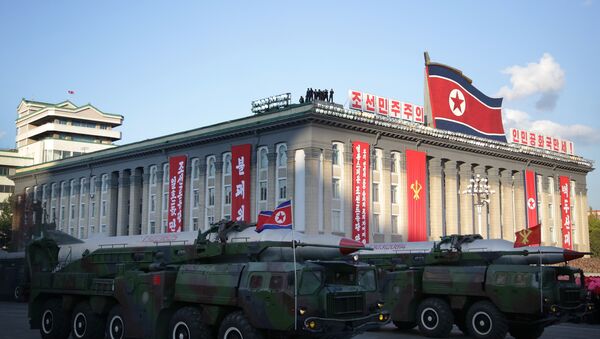 Mísseis balísticos durante desfile na Coreia do Norte - Sputnik Brasil