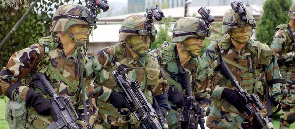United States Forces Korea (USFK) soldiers line-up during a display of military equipment at Yongsan US military base in Seoul. (File) - Sputnik Brasil