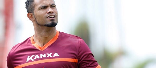 Eu não ligo para o que as pessoas falam. Eu acho que a motivação de recomeçar supera qualquer crítica que venha a aparecer, afirmou o goleiro - Sputnik Brasil