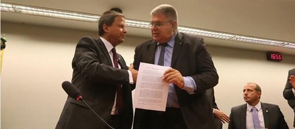 Presidente da OAB, Carlos Lamachia  entrega a carta protesto ao deputado Carlos Marun - Sputnik Brasil