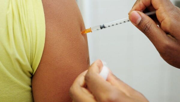 A Secretaria Estadual de Saúde reforça que todo o Estado do Rio de Janeiro vai ser imunizado gradativamente - Sputnik Brasil