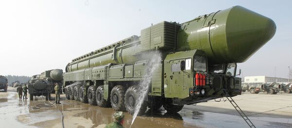 Míssil russo Topol M. - Sputnik Brasil
