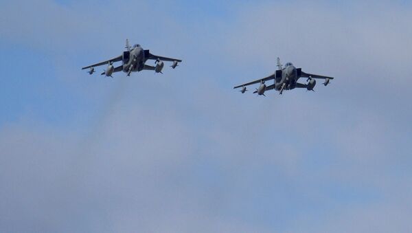 Dois aviões de guerra britânicos - Tornados - sobrevoam base aérea britânica de Akrotiri, localizada perto da cidade costal de Limassol, Chipre, ao voltar de um ataque aéreo contra alvos do Daesh na Síria - Sputnik Brasil