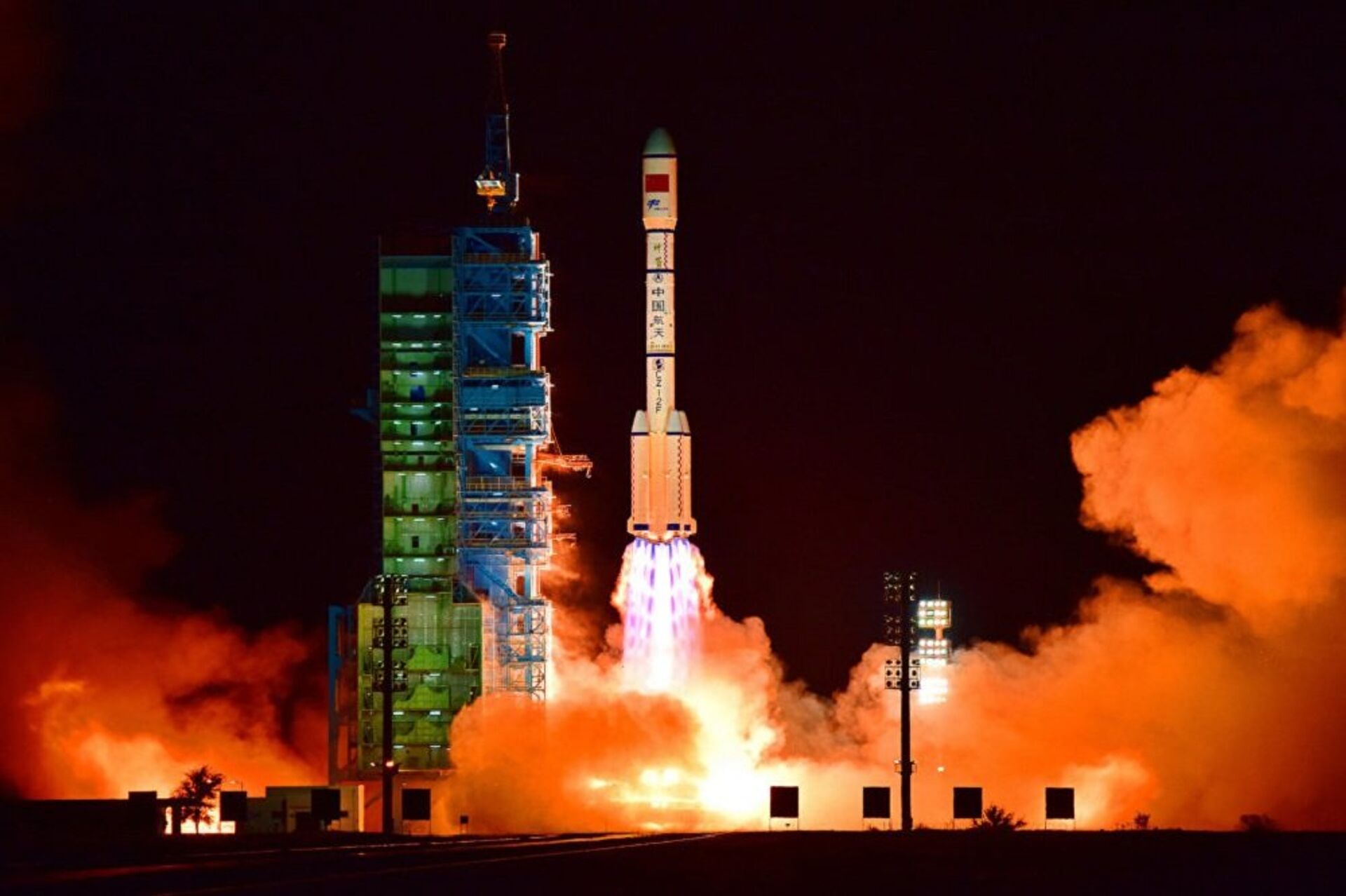 Lançamento de foguete Longa Marcha 2F do Centro de Lançamento de Satélites de Jiuquan, na China, em 15 de setembro de 2016 - Sputnik Brasil, 1920, 23.05.2024