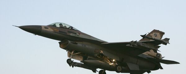 Jato de Israel F16C pousa na base aérea israelense de Ramat David, localizada no norte do país, depois de retornar de uma missão sobre o Líbano, 20 de julho de 2006 - Sputnik Brasil
