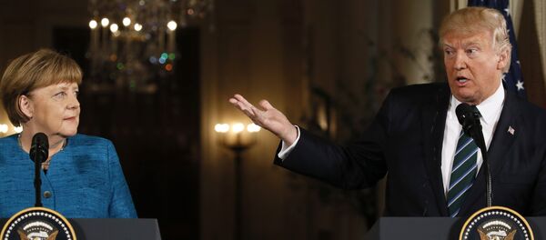 Trump e Merkel em coletiva realizada em Washington - Sputnik Brasil
