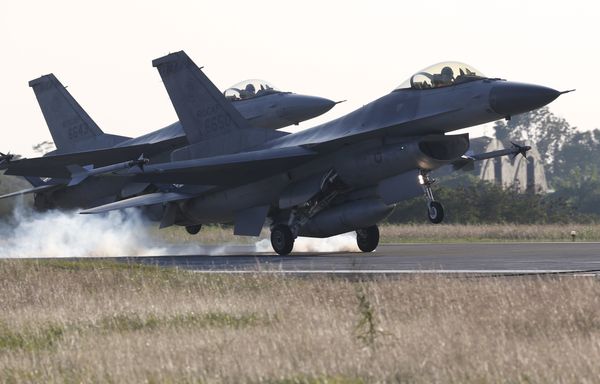 Taiwan equipa caças F-16 com mísseis de alta precisão e longo alcance, segundo mídia - Sputnik Brasil