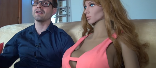 Primeira boneca inflável com inteligência artificial Samantha Primeira boneca inflável com inteligência artificial Samantha - Sputnik Brasil