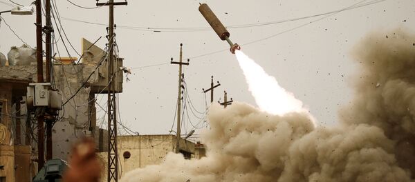 Lançamento de mísseis contra posições de terroristas em Mossul - Sputnik Brasil