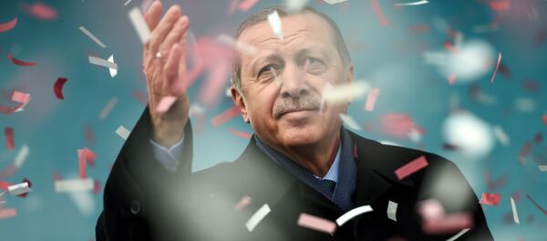 Presidente turco Recep Tayyip Erdogan durante um comício na Turquia - Sputnik Brasil