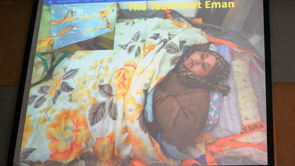 Uma imagem da egípcia Eman Ahmed Abd El Aty, que pesa cerca de 500 quilos é exibida na conferência de imprensa com a presença de seu cirurgião indiano Muffazal Lakdawala em Mumbai em 13 de fevereiro de 2017 - Sputnik Brasil