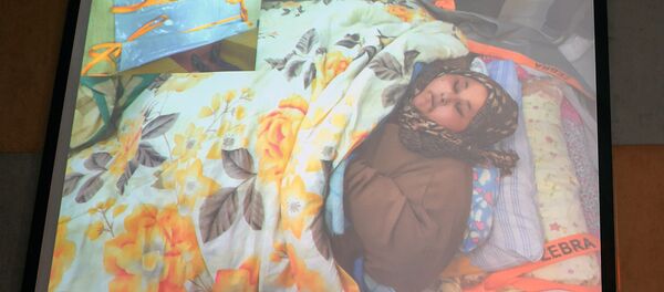 Uma imagem da egípcia Eman Ahmed Abd El Aty, que pesa cerca de 500 quilos é exibida na conferência de imprensa com a presença de seu cirurgião indiano Muffazal Lakdawala em Mumbai em 13 de fevereiro de 2017 - Sputnik Brasil