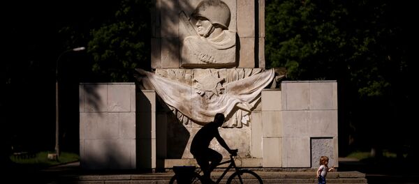 Monumento da Gratidão ao Exército Soviético em Varsóvia, Polônia - Sputnik Brasil