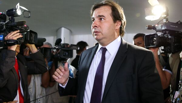 Brasília - O presidente da Câmara dos Deputados, Rodrigo Maia, fala à imprensa após chegar ao Congresso Nacional (Marcelo Camargo/Agência Brasil) - Sputnik Brasil