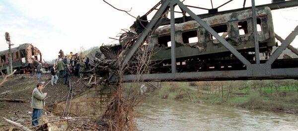 A ponte bombardeada em Grdelica, no sul da Sérvia em 1999 - Sputnik Brasil
