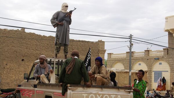 Fighters from the al-Qaida-linked Islamist group stand guard in Timbuktu, Mali (File) - Sputnik Brasil