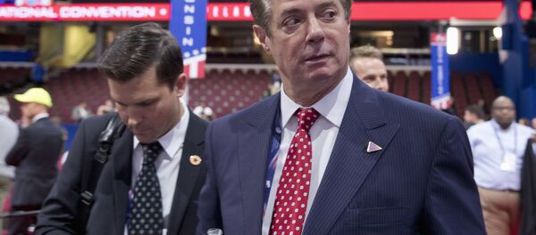 O diretor da Campanha da Trump, Paul Manafort, percorre o salão antes da sessão de abertura da Convenção Nacional Republicana em Cleveland, julho de 2016. - Sputnik Brasil
