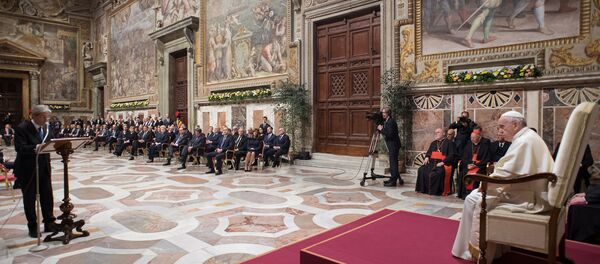 Paolo Gentiloni, primeiro-ministro da Itália, discursa na presença do papa Francisco - Sputnik Brasil