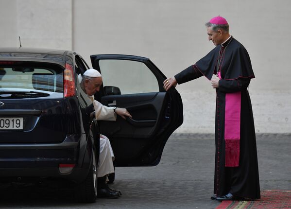 Papa Francisco chega para cerimônia com representantes da UE em comemoração aos 60 anos do Tratado de Roma - Sputnik Brasil