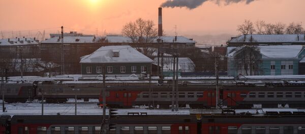 Comboios estacionados em uma das estações da ferrovia Transiberiana que liga a Rússia Europeia com as províncias do Extremo Oriente Russo, Mongólia, China e o mar do Japão (também conhecido como mar do Leste) - Sputnik Brasil