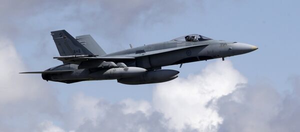 Um caça CF-18 da Força Aérea Real do Canadá (arquivo) - Sputnik Brasil