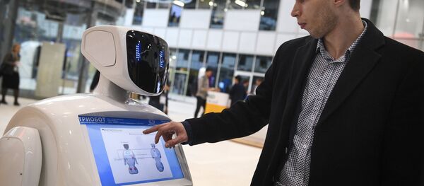 El robot Promobot en acción - Sputnik Brasil
