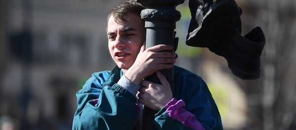 Participantes de protestos não autorizados que decorreram em Moscou no dia 26 de março de 2017 - Sputnik Brasil