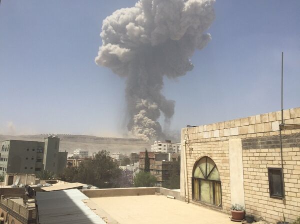 Bombardeios da coalizão no Iêmen - Sputnik Brasil