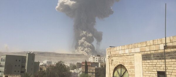 Bombardeios da coalizão no Iêmen - Sputnik Brasil