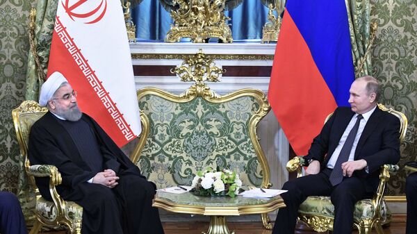 O presidente do Irã, Hassan Rouhani, em encontro com o líder russo, Vladimir Putin, no Kremlin de Moscou - Sputnik Brasil