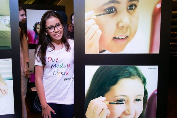 Kauanny Falavinha, de 17 anos, descobriu a leucemia aos 12 anos e precisou fazer dois transplantes de medula óssea. - Sputnik Brasil