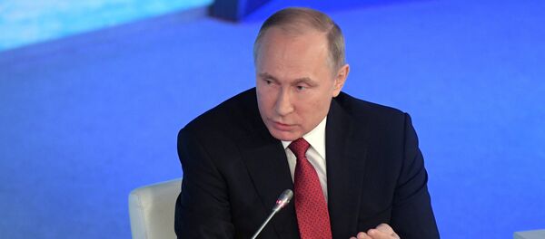 O presidente da Rússia Vladimir Putin no Fórum Internacional sobre o Ártico - Sputnik Brasil