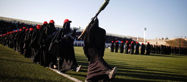 Mulheres leais ao movimento houthi em Sanaa, Iêmen - Sputnik Brasil