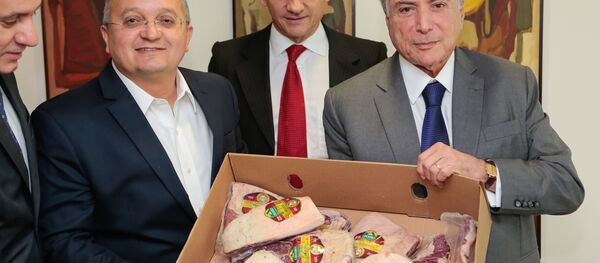 Michel Temer faz propaganda da carne brasileira em encontro com Pedro Taques, governador do Mato Grosso - Sputnik Brasil