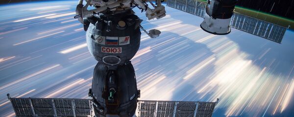 As capsulas espaciais de Soyuz e Progress, acopladas à EEI. Essa foto foi tirada pelos membros da tripulação da Estação Espacial Internacional - Sputnik Brasil