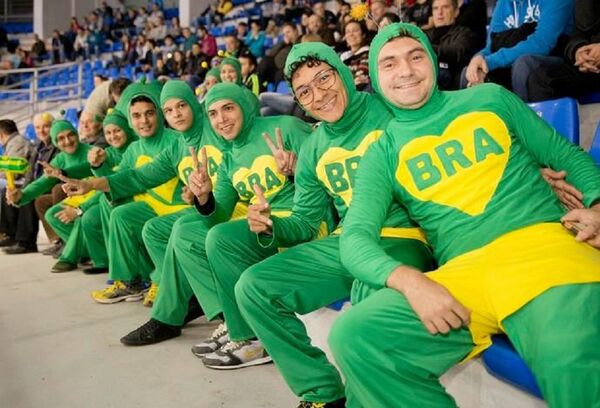 Grupo organizado de torcedores, os Chapolins Brasileiros, que se viralizou nas redes e ficou conhecido devido à participação ativa nas Olimpíadas 2016 Grupo organizado de torcedores, os Chapolins Brasileiros, que se viralizou nas redes e ficou conhecido devido à participação ativa nas Olimpíadas 2016 - Sputnik Brasil